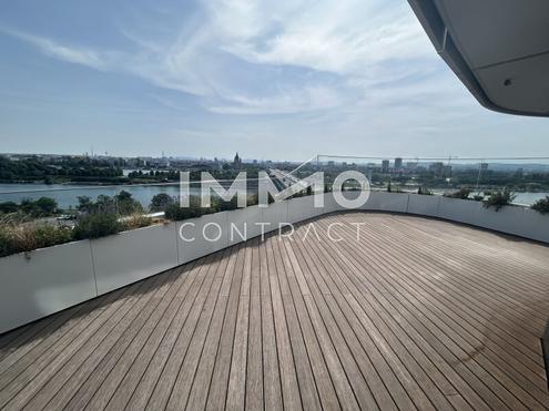 Großzügige 4 Zimmer Wohnung mit über 100 m² Balkon und Blick auf die Donau!