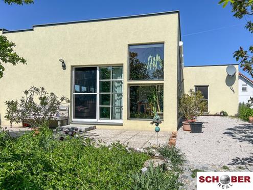 Weinort Mörbisch - teilweise Blick auf den Neusiedler See