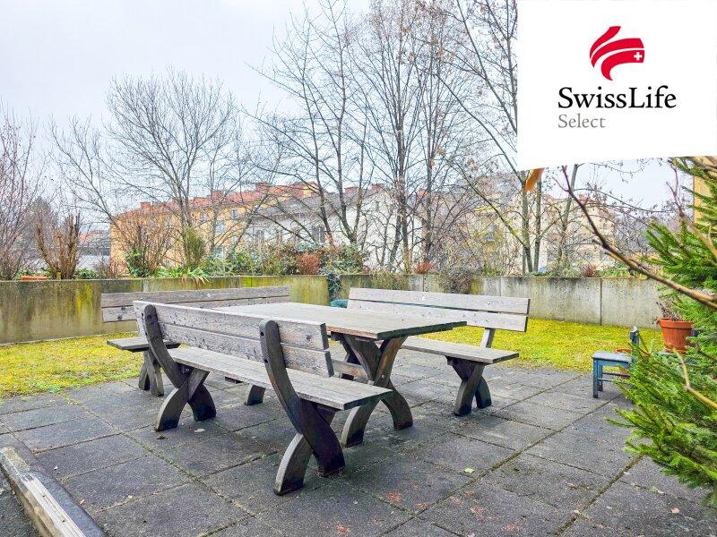 Aussenbereich mit Kinderspielplatz