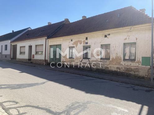 Gro�es Grundst�ck / 2.770m� mit einem Abrisshaus und einem Bauernhaus