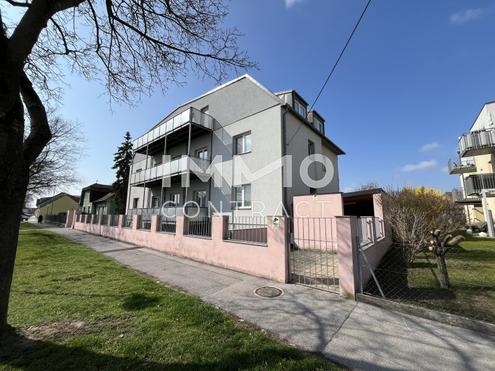 Miethaus mit 9 Wohnungen, Gemeinschaftsgarten und Carports