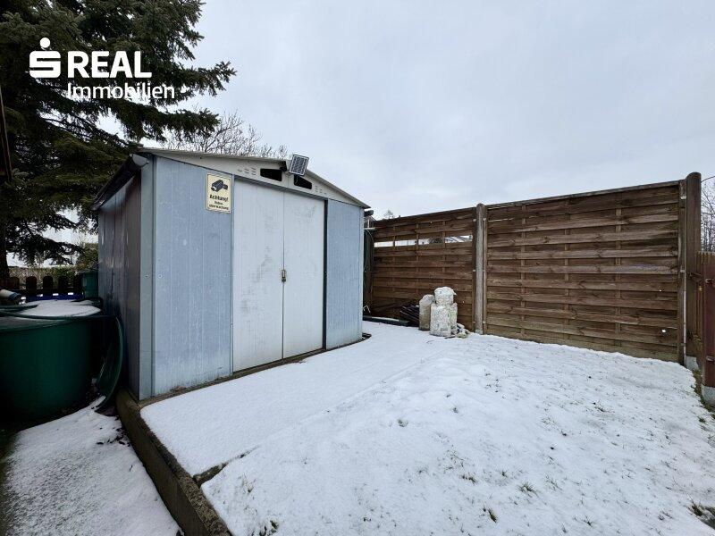 Garten mit Ger�tehaus