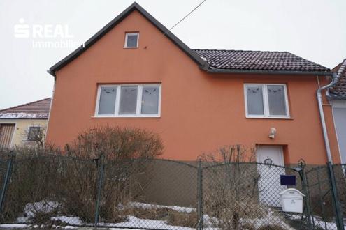 Gepflegtes Landhaus mit Carport, Nebengeb�ude, Garten und uneinsehbarem Innenhof