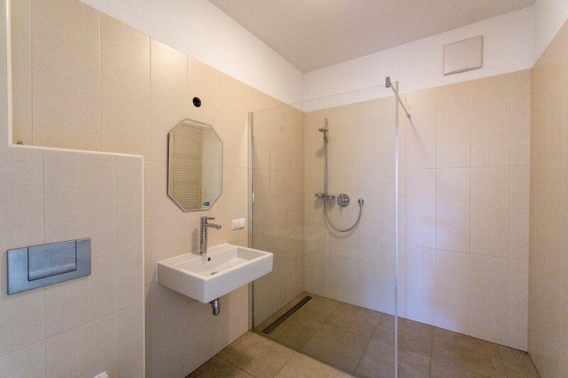 Bad mit Dusche und WC Top 1