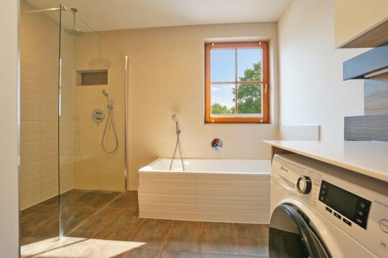 Bad mit Walk-In-Dusche