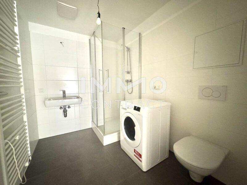 Bad mit Dusche und WC