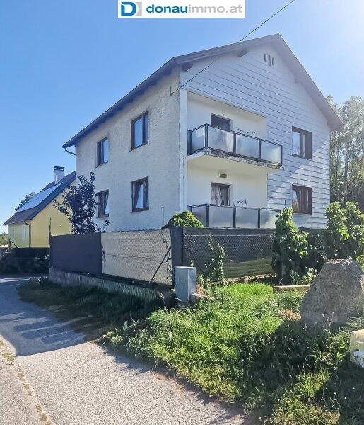 Sommerimpression _ Gro�es Haus mit Garten im Waldviertel Bez