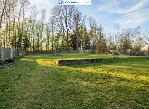 Gro�z�giges Wohnhaus in ruhiger Lage