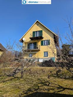 Erh�ht gelegenes Wohnhaus mit Blick �ber Raabs