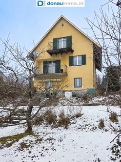 Erh�ht gelegenes Wohnhaus mit Blick �ber Raabs