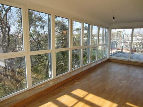 Freifl�che auf zwei Terrassen mit Sch�nbrunnblick und Blick auf Steinhofkirche: neu sanierte und klimatisierte 2-Zimmer-Wohnung!