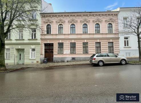 ---BESTANDSFREIES ZINSHAUS IN VILLENGEGEND---