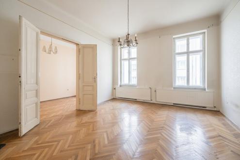 Entwicklungsw�rdige Stilaltbauwohnung in toller Lage! Verwirklichen Sie Ihren Altbautraum!