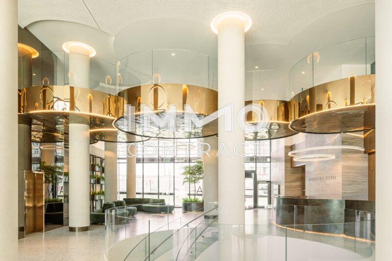 Zweigescho�ige Lobby