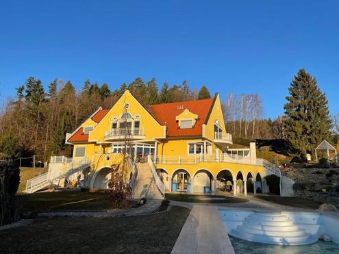 Exklusive Villa mit Panorama / S�dsteiermark / 6 ha Landwirtschaft f. Pferdehobby