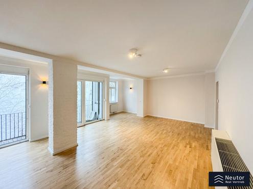 EINZIGARTIGE ALTBAUWOHUNG IM LOFT STIL - LICHTDURCHFLUTET - BALKON - EXKLUSIVE LAGE IM 7. WIENER GEMEINDEBEZIRK -INNENHOFLAGE - BARRIEREFREI MITTELS LIFT