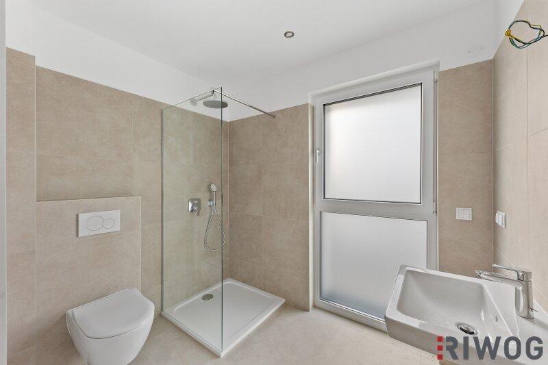 Badezimmer mit Dusche und WC 2.OG