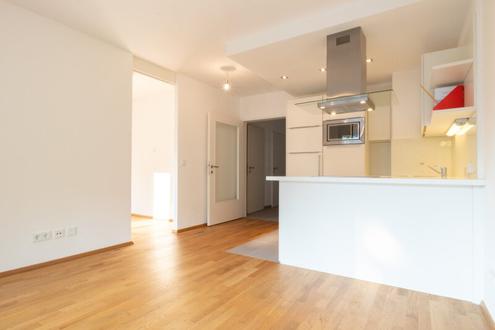 ZUM VERKAUFEN! Attraktive Kapitalanlage: Vermietete charmante Kleinwohnung mit gro�z�gigem Balkon und Tiefgaragenstellplatz! N�he U6 Spitz!