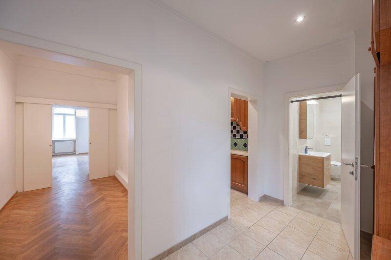 Gang und Durchgangszimmer 1