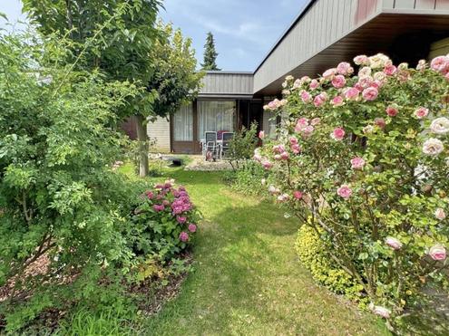 Traumhaftes Wohnen in 1210 Wien: Gro�z�giges Haus mit Garten, Terrasse, Pool und Sauna