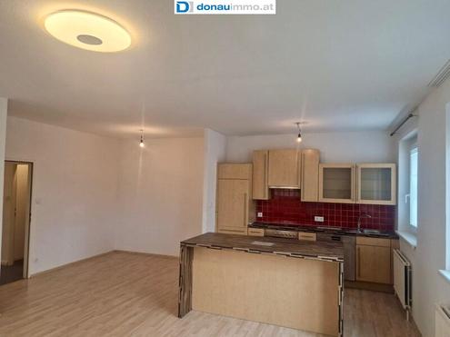 Helle Mietwohnung mit Wintergarten im Zentrum von Bad Vöslau