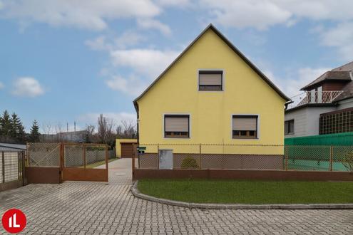 Einfamilienhaus mit gro�z�gigem Baugrundst�ck in begehrter Lage von Schwechat!