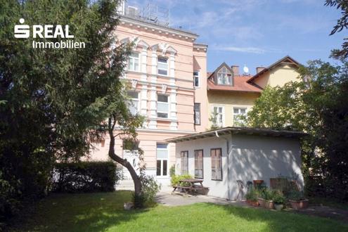 Gediegene Altbau-Wohnung in zentraler Lage