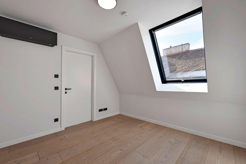 stra�enseitiges Schlafzimmer