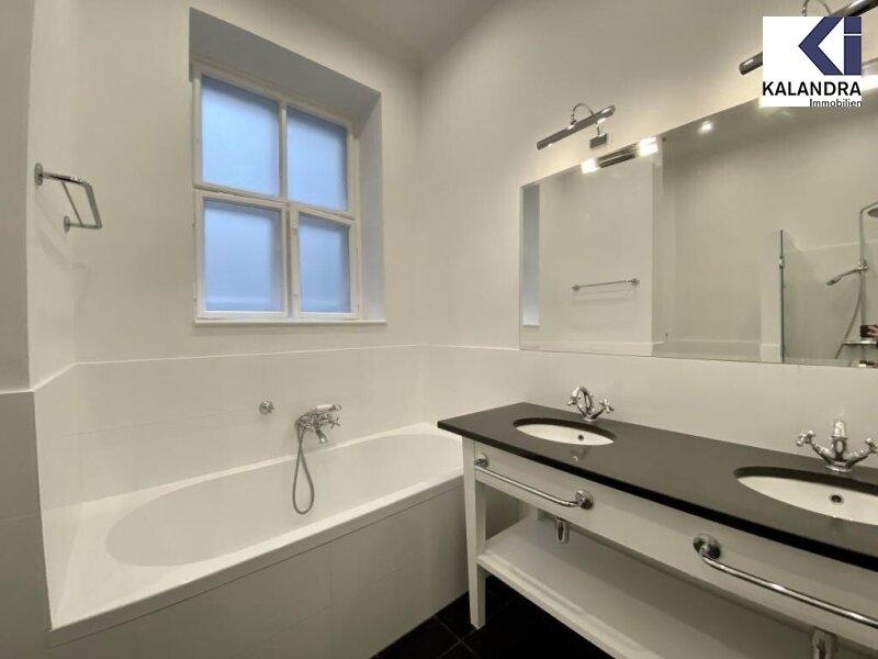 Badezimmer mit Wanne