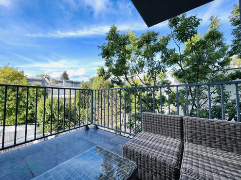 ZWEI BALKONE - CHARMANTE UND HELLE DACHGESCHOSSWOHNUNG IN P�TZLEINSDORF