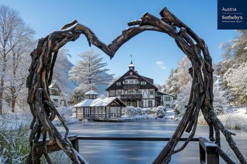 Exklusives Herrenhaus mit Nebengebäude auf privater Bergkuppe