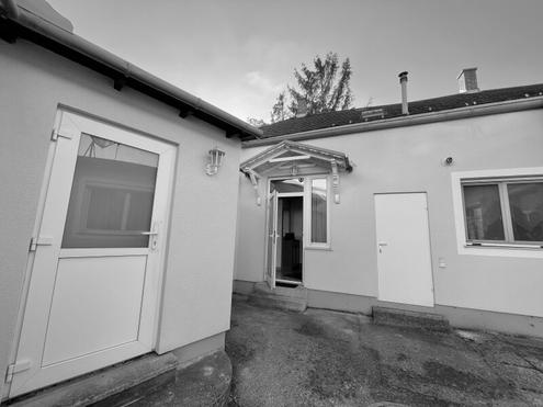 Sehr große Wohnung in sehr guter Lage - sanierungsbedürftig