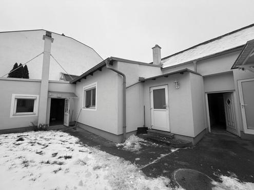 3 Wohneinheiten (Mehrfamilienhaus) mit Rohdachboden zu verkaufen