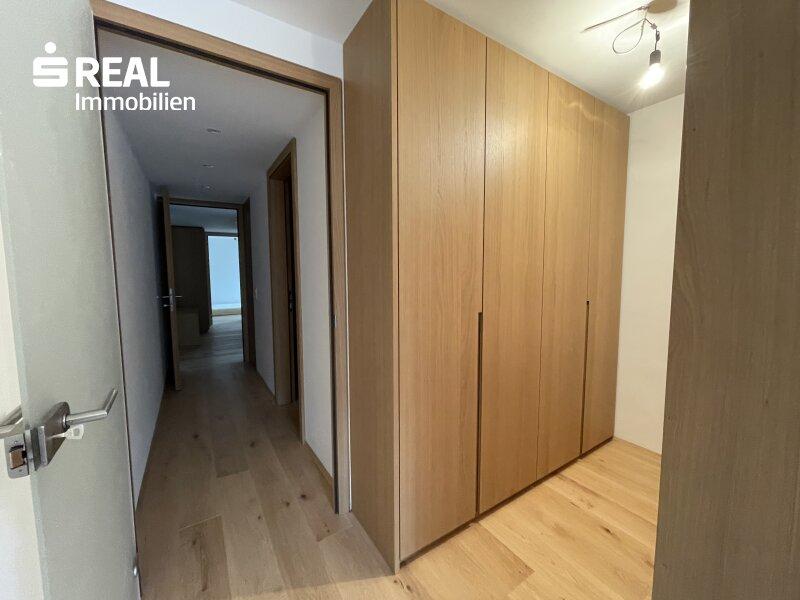 Zimmer mit Einbauschrank