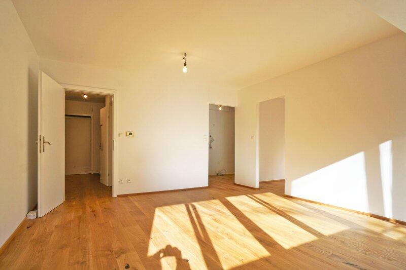 Wohnzimmer Richtung VR, K�che und Schlafzimmer