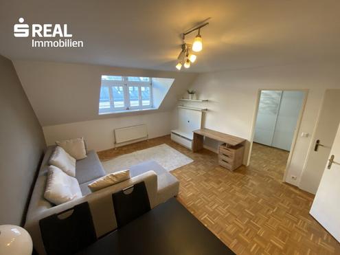 Schlossquadrat, Dachausbau 2 Zimmer, Einbauk�che