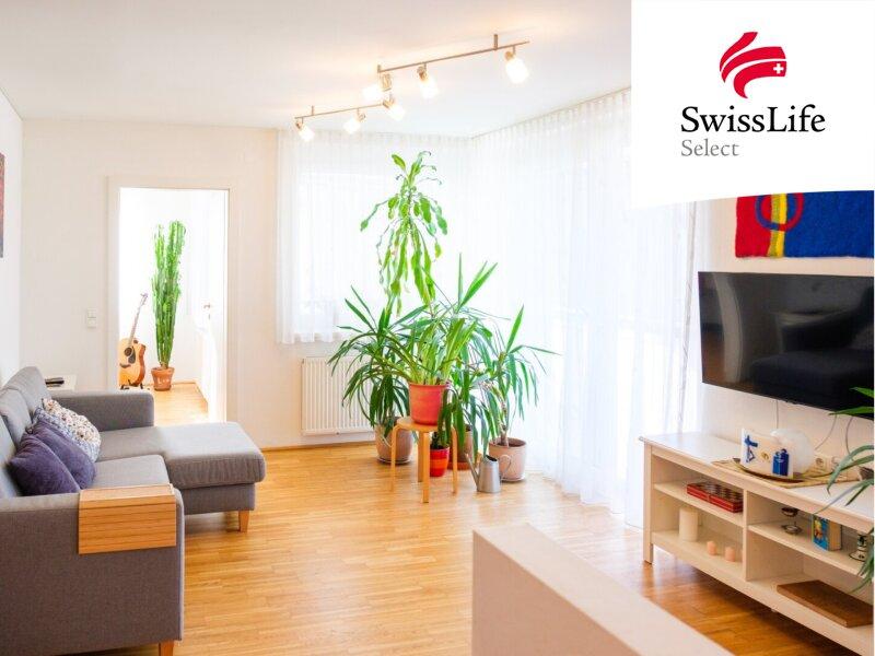 Wohnraum mit Ausgang zum Balkon