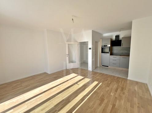 Sonnige Neubauwohnung mit verglaster Loggia