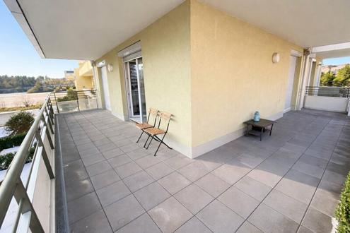 Gemütliche 2-Zimmer-Wohnung mit Eck-Terrasse und Tiefgaragenstellplatz in Klagenfurt