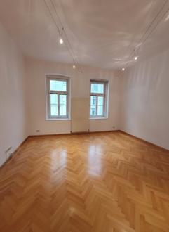 Hell, viele Fenster und idealer Grundriss für 2 Personen