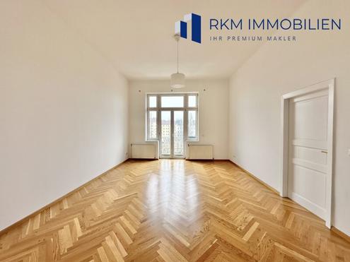 Klassische Wiener Altbauwohnung mit 4 Zimmern und Balkon mit Blick auf den Donaukanal