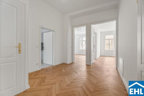 Eleganter Altbau mit modernem Penthouse-Dachausbau