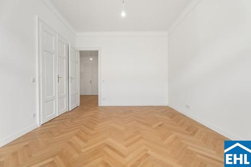 Sanierter Stilaltbau mit exklusivem Dachaubau - Wohnen über den Dächern des Dritten