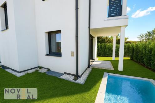 SCHLÜSSELFERTIGES ECKREIHENHAUS - 136 m² - UNABHÄNGIG - KOSTENGÜNSTIG - ZIEGELMASSIV - AUF EIGENGRUND - UNVERBAUTER FERNBLICK