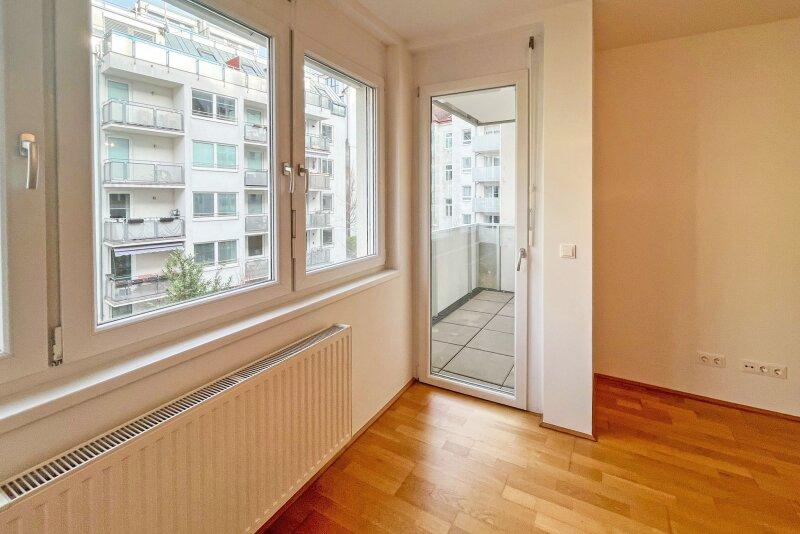 Wohnzimmer_Ausgang Balkon