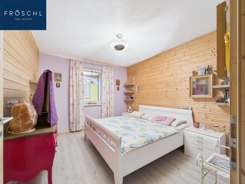 Schlafzimmer 1 im EG