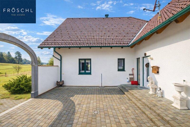 Blick zum Eingang im Innenhof