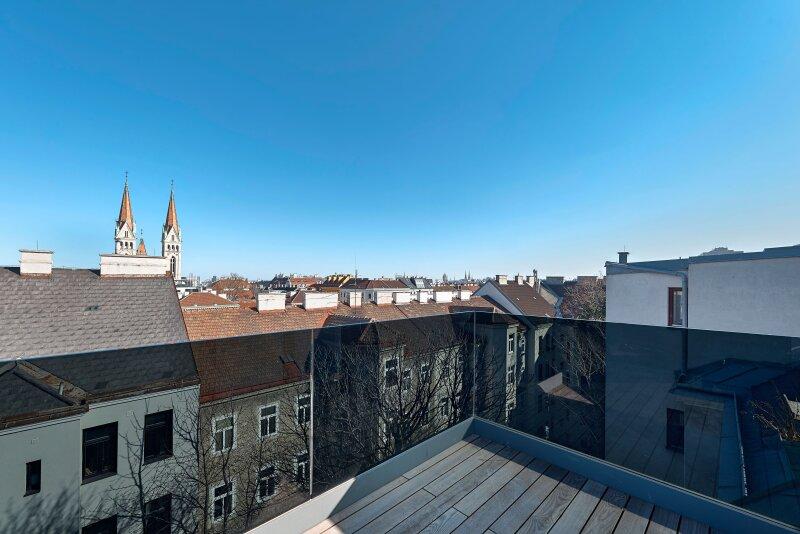 hofseitiger Terrasse