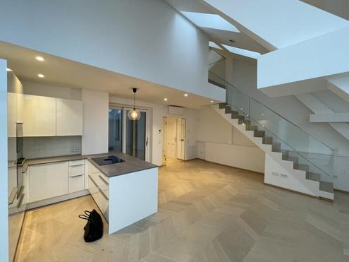 154 m� LUXURI�SE DACHGESCHOSS-WOHNUNG -- TERRASSE -- KLIMA -- EXTRA STUDIO/B�RO -- 2 EING�NGE!