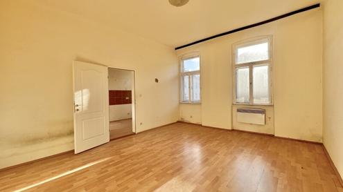 Sanierungsbedürftige Altbauwohnung Nähe Meiselmarkt!